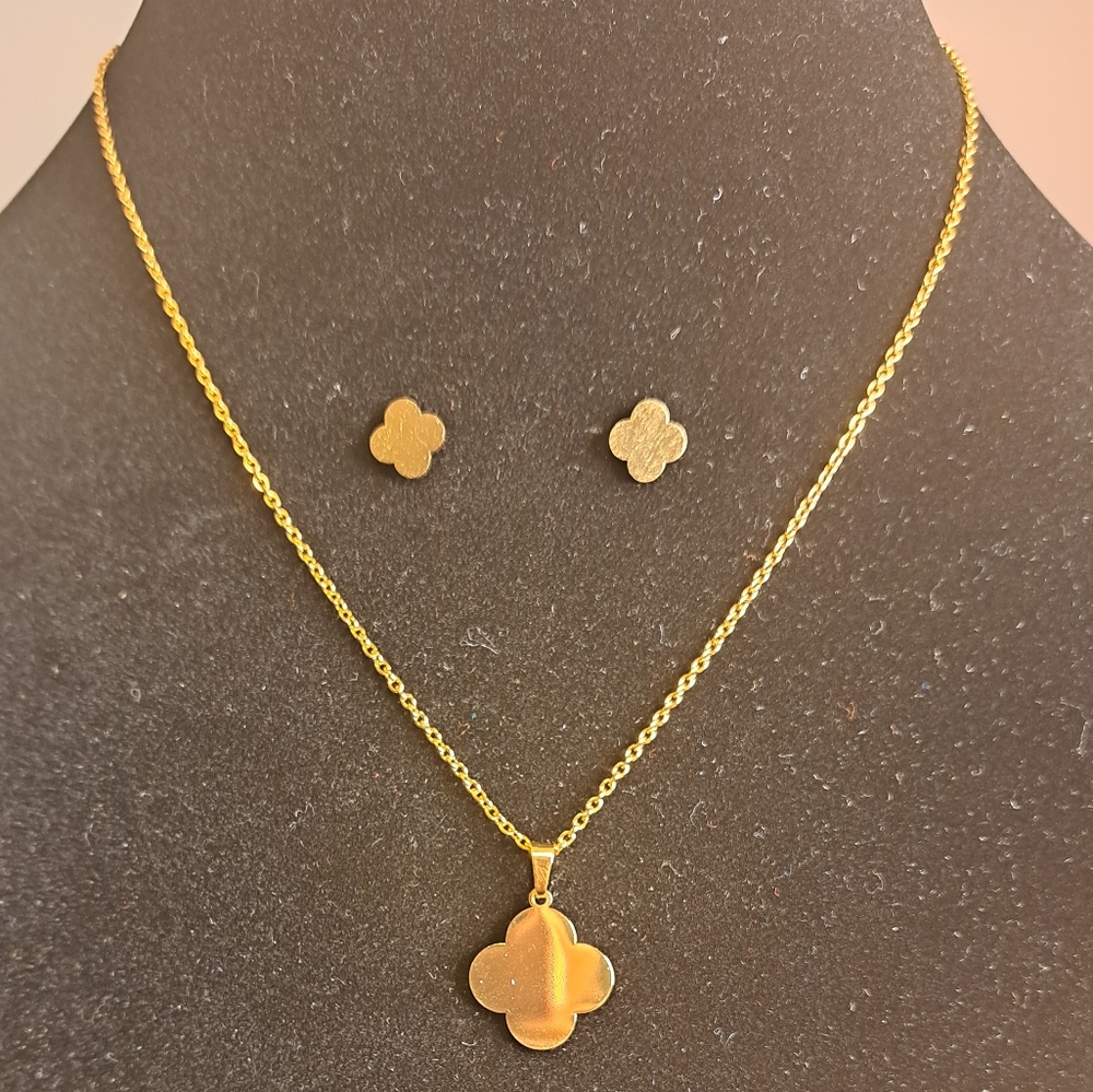Elegant Gold Clover Necklace and Earring Set